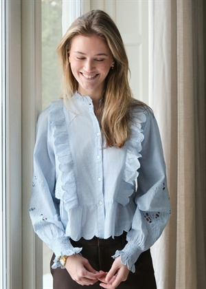 Petrine embroidery bluse Light Blue Neo Noir 